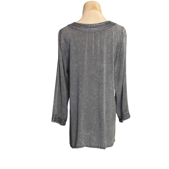Luna Moon Gray Distress Metallic Embroidered 3/4 Sleeve Blouse size Small - Picture 9 of 13